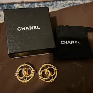VINTAGE CHANEL CLIP ON EARRINGS